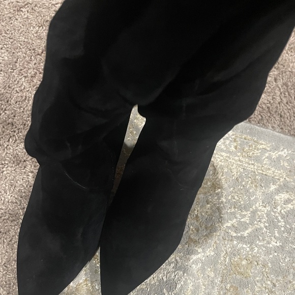 Like new WhiteHouse BlackMarket BlackSuede Dressboots KneeHigh Pointed Toe Sz 9M - Picture 6 of 6